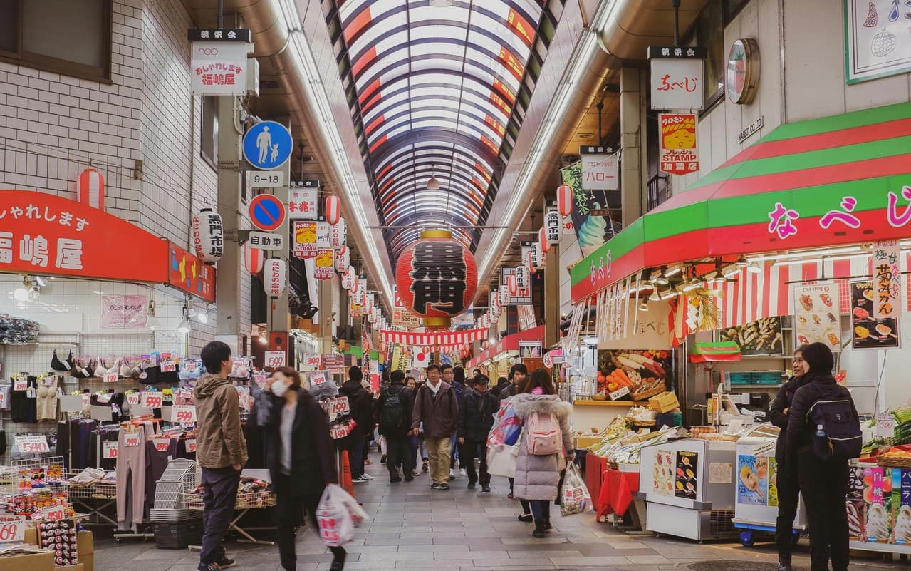 大阪の中心で感じる活気ある街